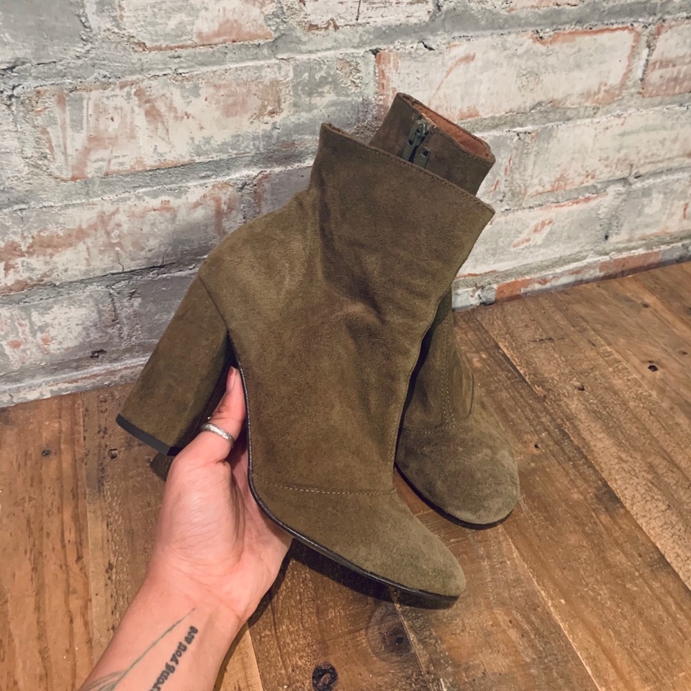 Olive green suede boots - Picture 2 of 5
